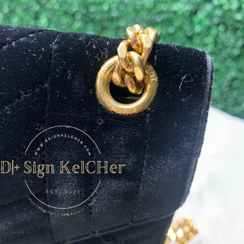Yves Saint Laurent Velvet Monogram Triquilt Envelope Bag in Black - Picture 7 of 16